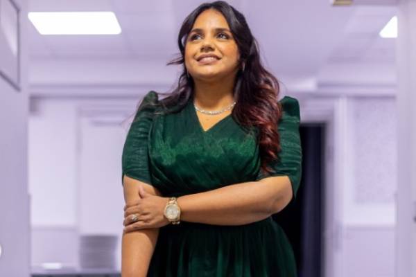 மெலோடி குயின் பாடகி சைந்தவியின் அழகிய புகைப்படங்கள் மெலோடி குயின் பாடகி சைந்தவியின் அழகிய புகைப்படங்கள்