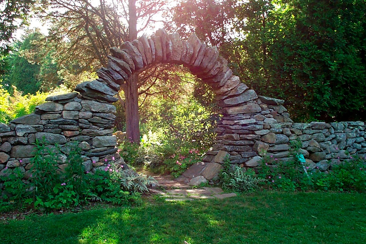 38 Eye Catching Moon Gate Designs For Your Garden Insteading