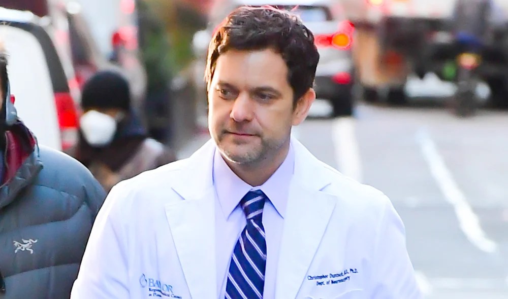 Joshua Jackson Spotted On Dr Death Set After Replacing Jamie Dornan In Peacock Series Dr Death Joshua Jackson Just Jared