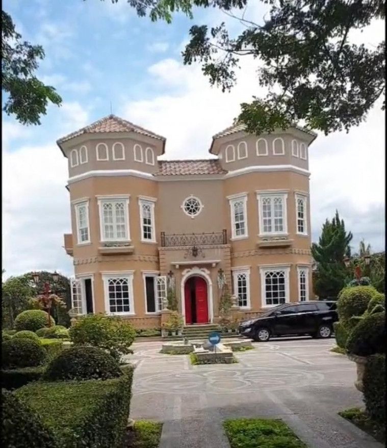 Seakan Pergi ke Disneyland, Rumah Dokter Anak ini Viral