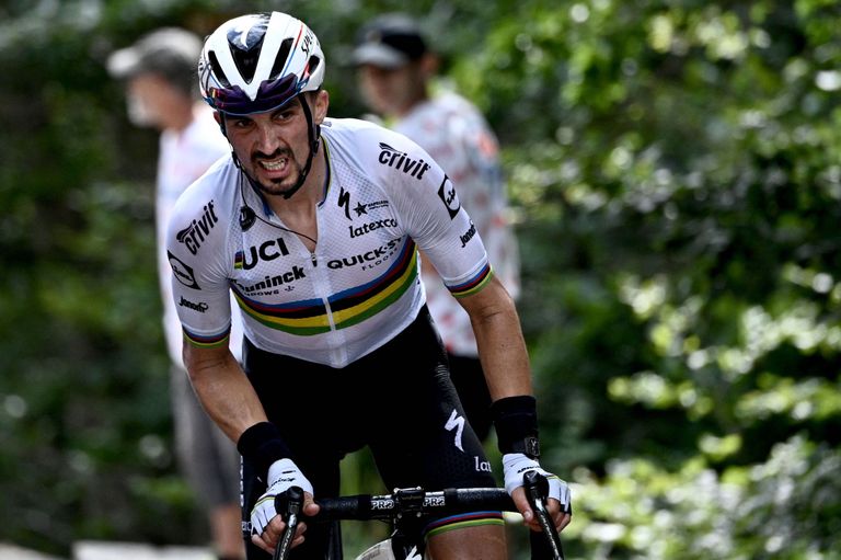 Julian alaphilippe alcanza de nuevo el arcoíris. Julian Alaphilippe Races Way Too Crazy According To Patrick Lefevere Cycling Weekly