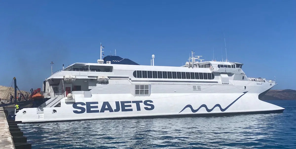 Despite all of the recent bad reviews, we took the world champion jet 2 from athens greece to mykonos on 10/10/2021 at 7am. Review Seajets Ferries Greece One Mile At A Time