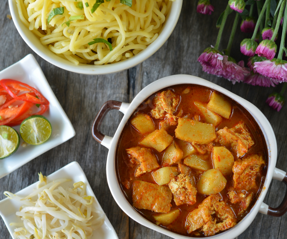 Bahan makanan yang terbuat dari tepung beras atau tepung terigu ini biasa diolah dengan cara digoreng bersama wortel dan sawi dengan bumbu kecap . Aneka Resipi Mudah Mi & Bihun Yang Sesuai Untuk Jamuan Raya