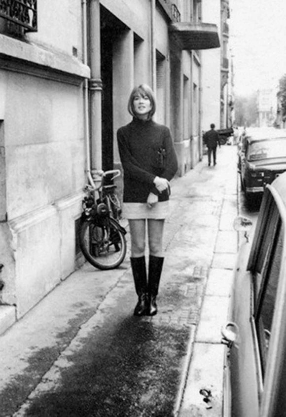 Bob dylan was notably infatuated by the singer and included a beat poem dedicated to her on the back cover of his 1964 album another side of bob dylan. The Ye Ye Style Icon Francoise Hardy Ra Ra Superstar