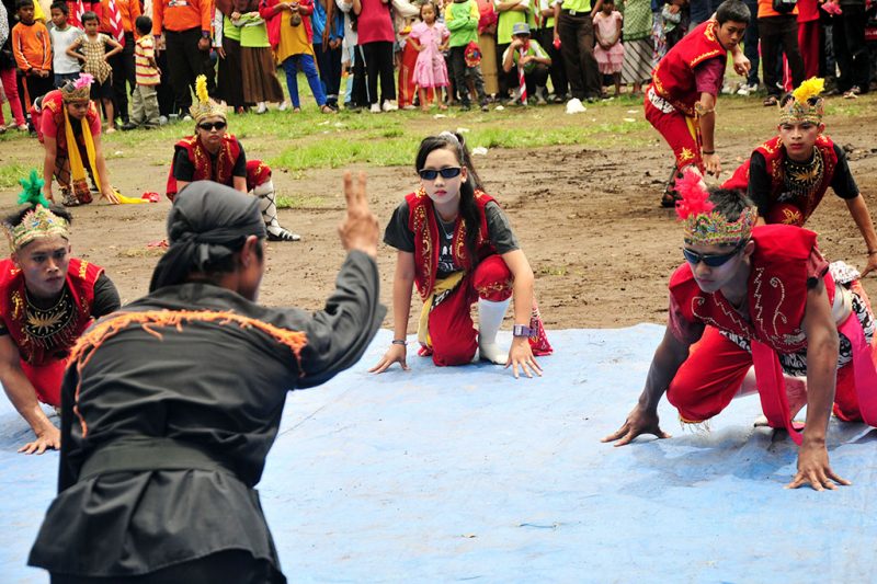 7 Tarian Adat Jawa Barat dengan Nilai Seni Tinggi - Page 2 of 2 - Tak Terlihat