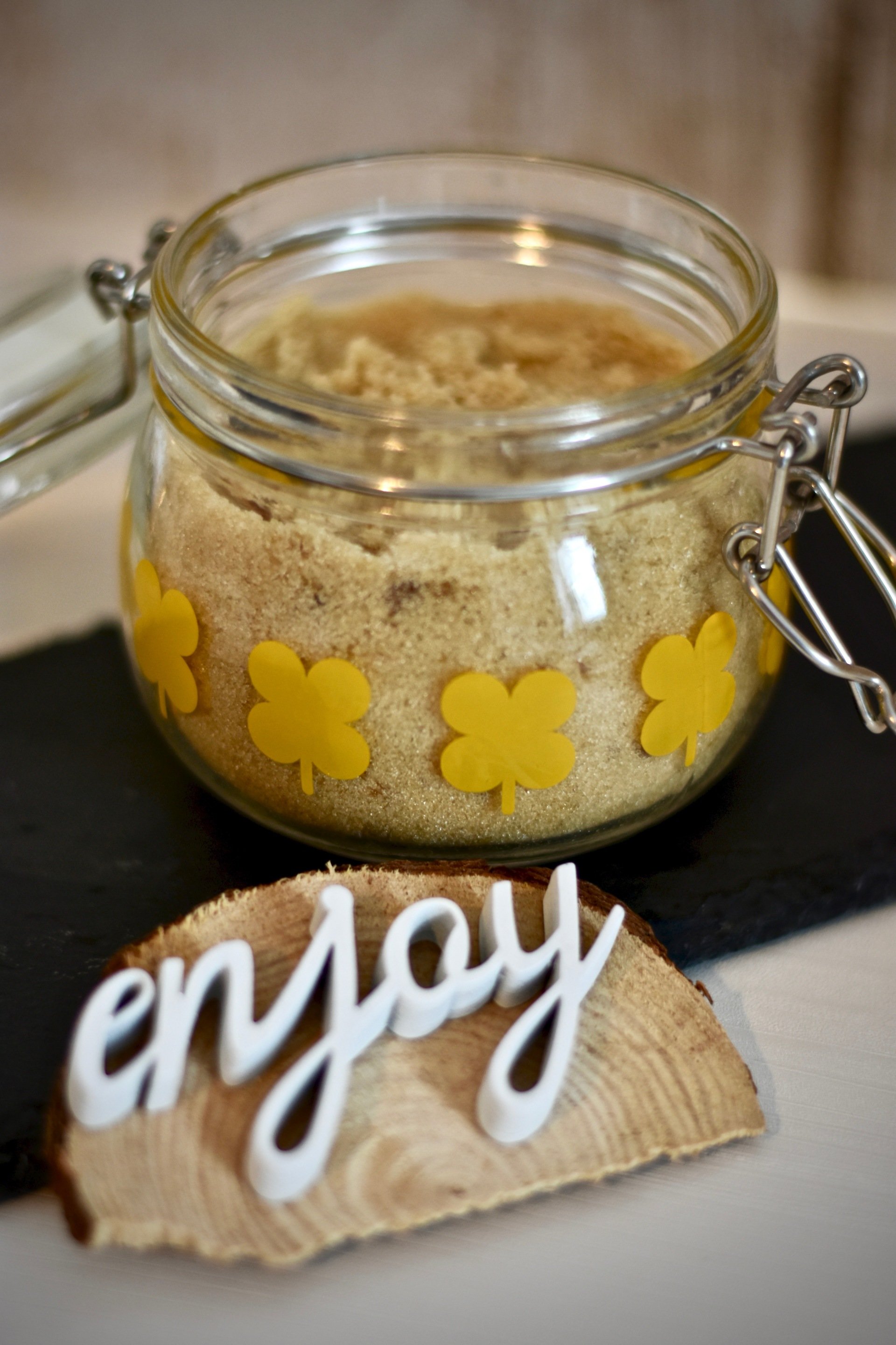 Europäer, die in den usa geboren wurden, müssen um ihr recht auf ein bankkonto bangen. Amerikanische brauner Zucker