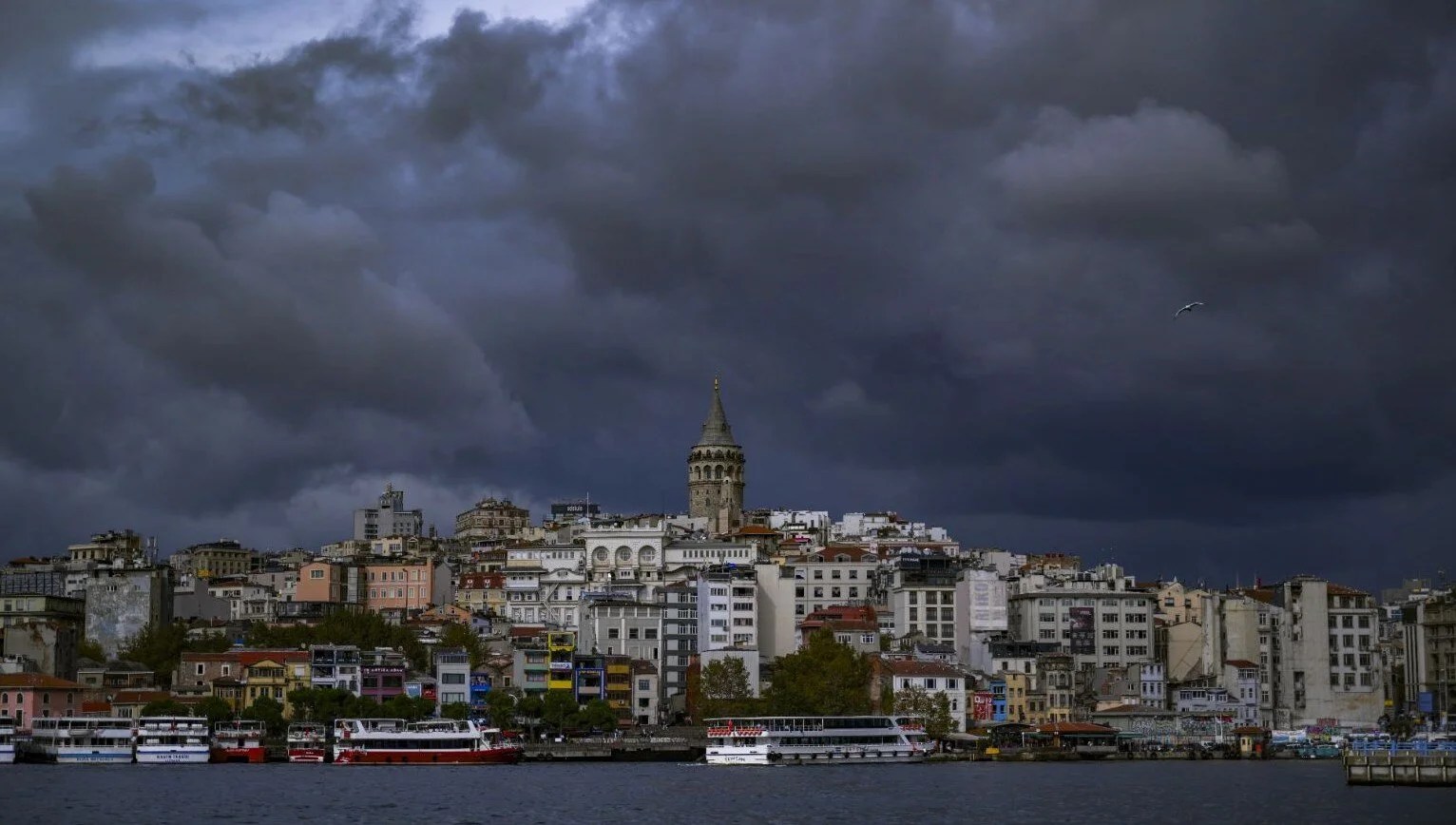 İstanbullular dikkat! Hava kararacak, yağmur etkili olacak