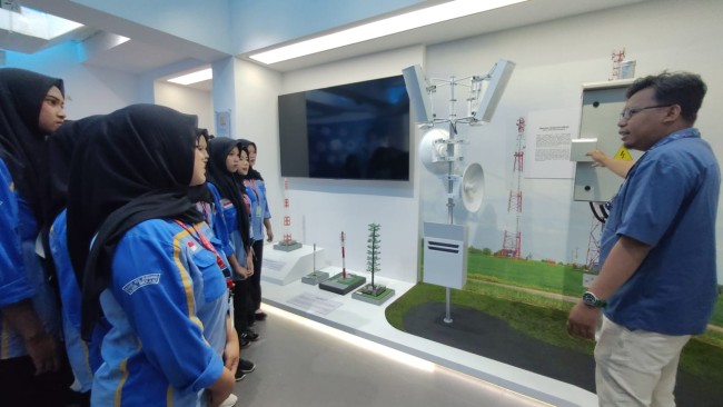 Urai Sumbatan Link and Match: Menjawab Tantangan Pengangguran SMK Lewat Intervensi Kurikulum Industri