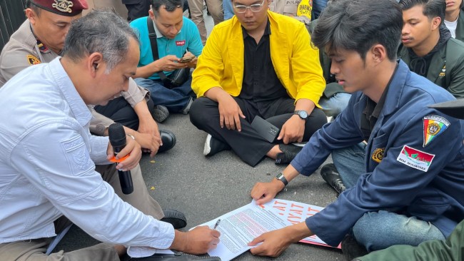 BEM Nusantara Desak Febrie Adriansyah Ditahan, Kirim Bunga Duka Cita ke Kejati Jatim
