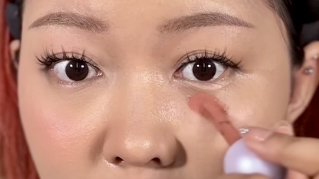 Tak Punya Color Corrector? Blush On Cair Bisa Jadi Alternatif, Begini Tekniknya