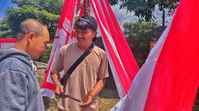 Omzet Merosot Gara-Gara Online, Pedagang Bendera di Magetan Ketiban Berkah Imbauan Pemkab