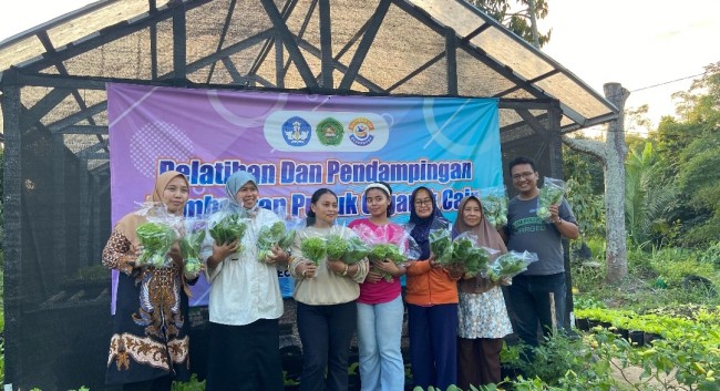 Unisba Blitar Perkuat KWT Azalea, Kembangkan Persemaian Sayuran Berbasis Ecobisnis dan Urban Farming