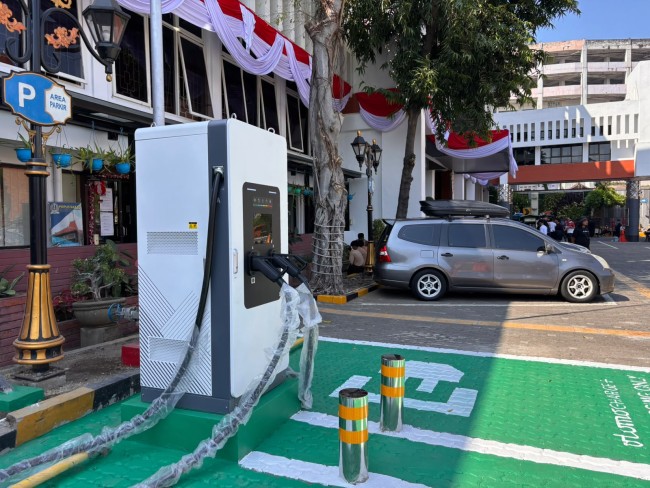 Gedung DPRD Jatim Sediakan Charging Kendaraan Listrik, Bisa Dipakai Masyarakat Umum