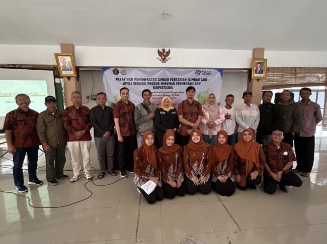 FSTeM UB Ubah Limbah Cair Apel Pujon Jadi Minuman Fermentasi dan Biopestisida
