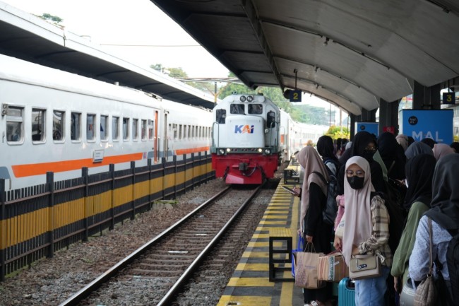 Dua KA Tujuan Malang Terlambat Ratusan Menit, KAI Minta Maaf