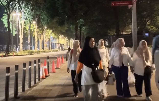 Viral Ibu-Ibu Massa Demo Pro Prabowo Diduga dari Gerindra, Pulang Bawa Bingkisan