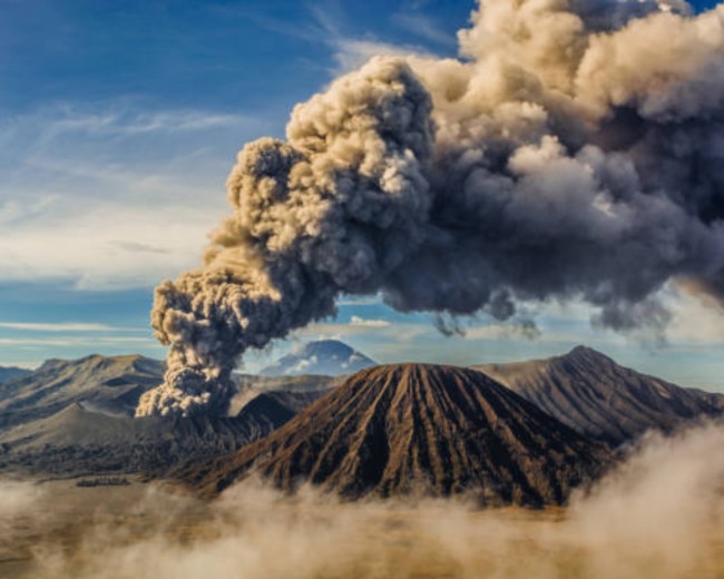 Gunung Semeru Kembali Erupsi, 21 Kali Gempa Letusan dan Lava Pijar Meluncur 1,5 Km ke Besuk Kobokan