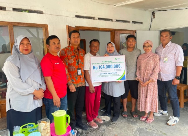 BPJS Ketenagakerjaan Lindungi Kader Posyandu Banyuwangi, Ahli Waris Terima Santunan Rp164 Juta