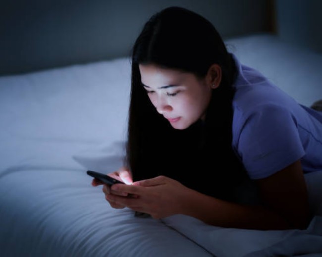 Kamu Jarang Upload di Media Sosial? Ini 9 Ciri Kepribadianmu Menurut Psikologi