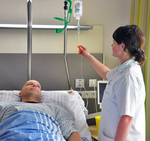 Sie können den pflegebedürftigen menschen in ihre handlungen einbinden. Sicheres Krankenhaus > Patientenzimmer > Allgemeines