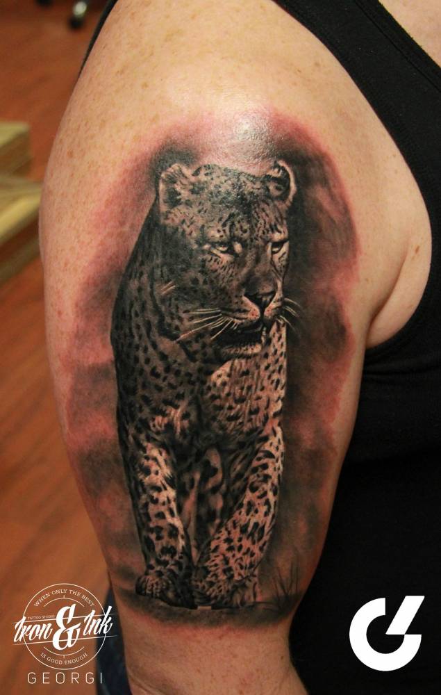 Black And Grey Jaguar Tattoo On The Right Upper Arm. 1000_x_635_jpg