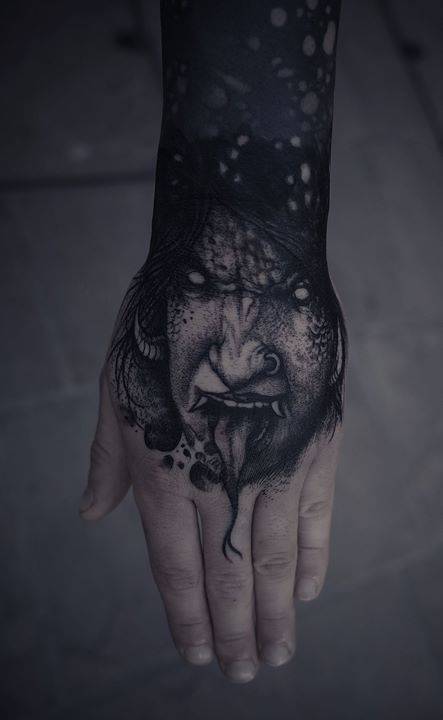 Horror Themed Woman Face Tattoo On The Left Hand. 720_x_443_jpg