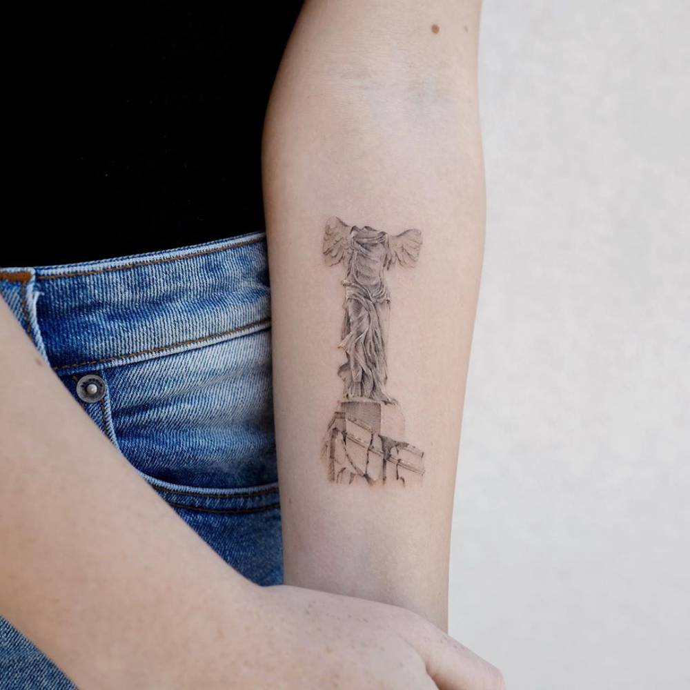 Winged Victory Of Samothrace. 1000_x_1000_jpg