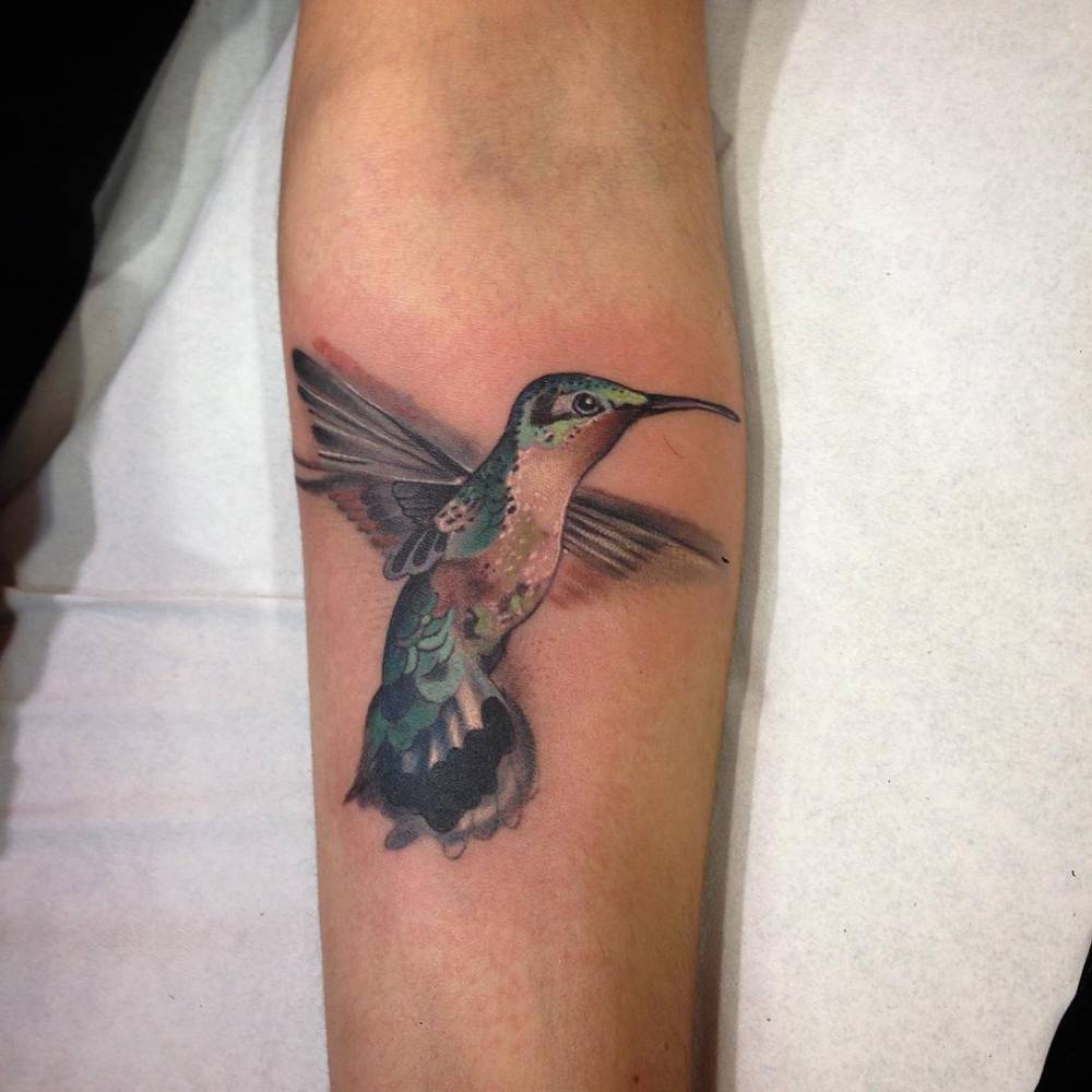 Tatuaje De Un Pequeño Colibrí Situado En El Interior 1000_x_1000_jpg
