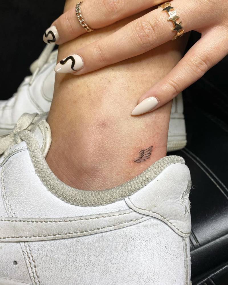 Chic Ankle Tattoos That Are Are Tiny But Mighty 1000_x_800_jpg