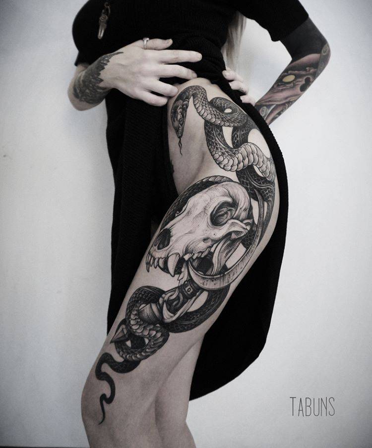 Snake And Skull Tattoo On The Left Thigh. 905_x_750_jpg
