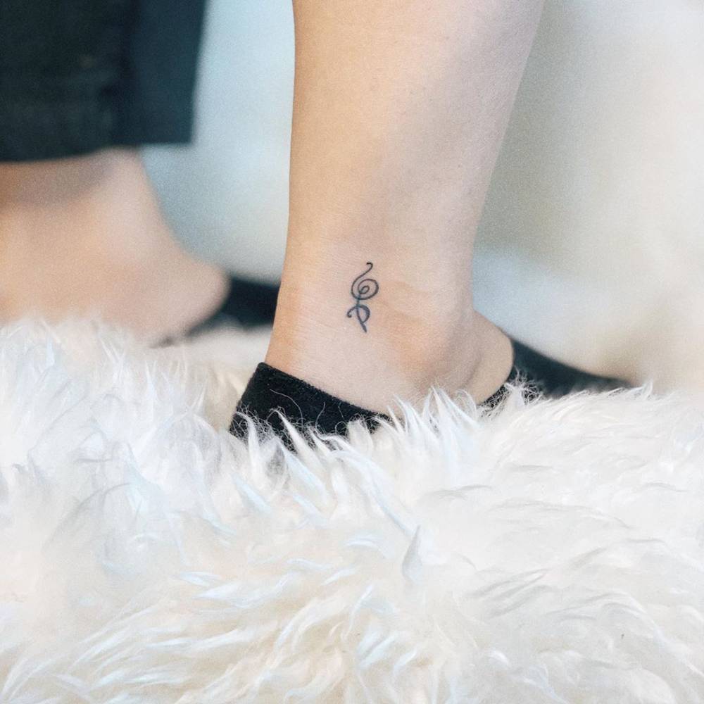Hakuna Matata Symbol On The Ankle. 1000_x_1000_jpg