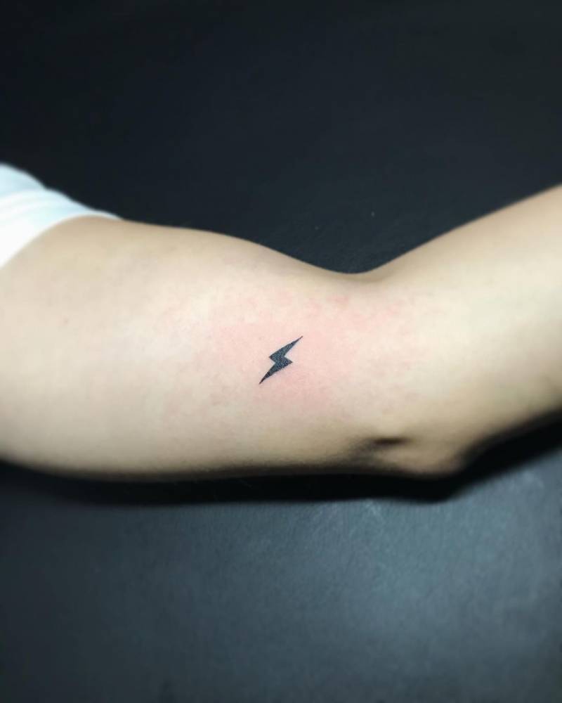 Minimalist Lightning Bolt Tattoo ⚡️ 1000_x_800_jpg