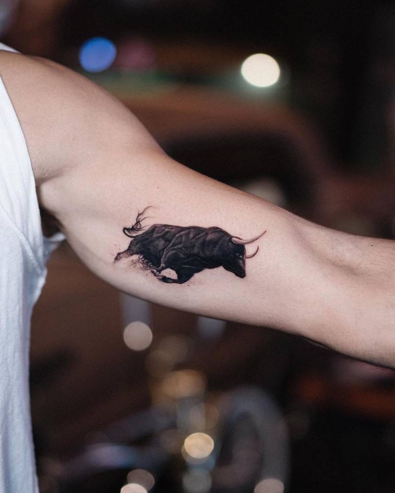 Micro-Realistic Charging Bull Tattoo On The Inner Arm 1000_x_801_jpg