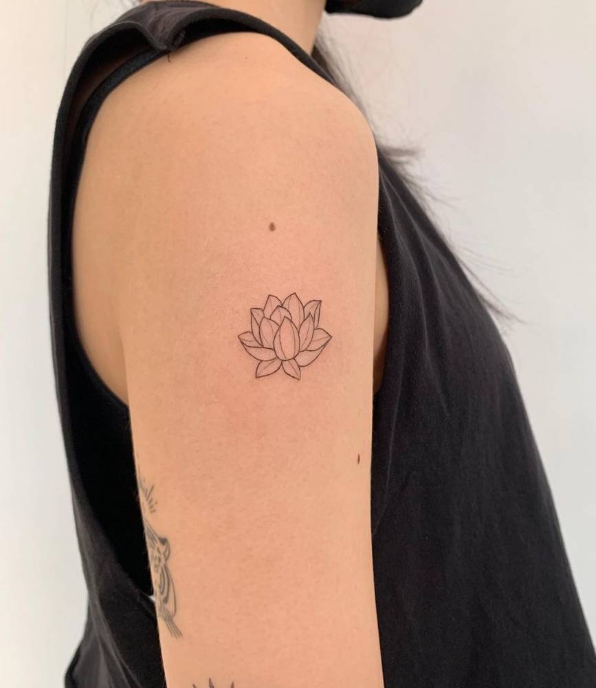 Fine Line Lotus Flower Tattoo On The Upper Arm 1000_x_867_jpg