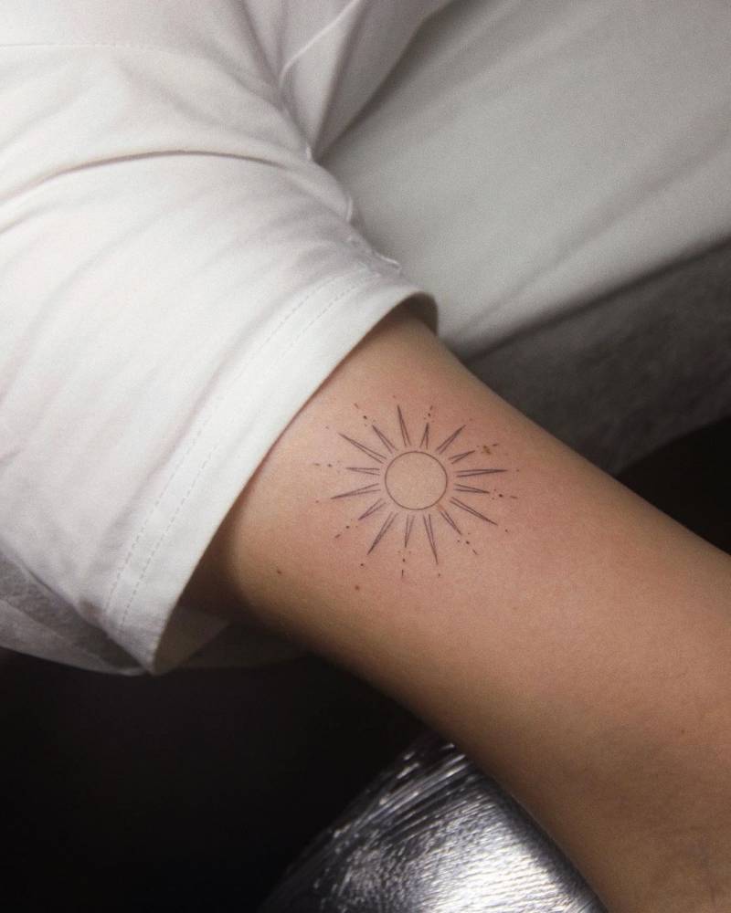 Fine Line Sun Tattoo On The Bicep. 1000_x_800_jpg