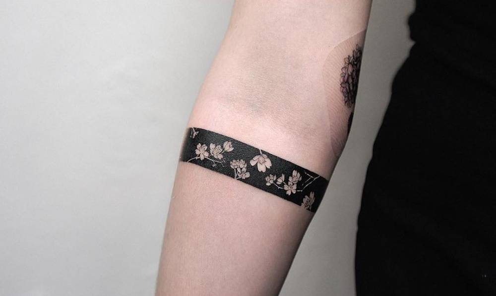 Floral Black Armband Tattoo. 597_x_1000_jpg