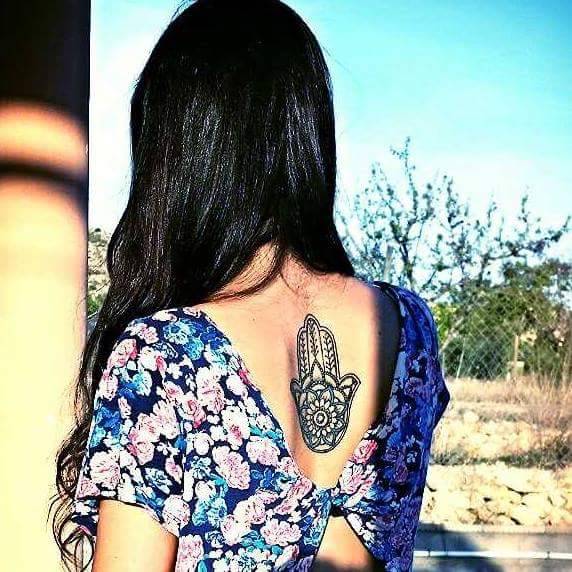 Tatuaje De La Mano De Fátima En La Espalda De 572_x_572_jpg