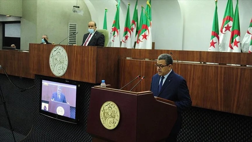 على حدود الجزائر.. فرنسا تمول الإرهاب بـالفدية 