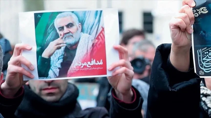 إيران.. الآلاف يزورون ضريح سليماني في ذكرى اغتياله