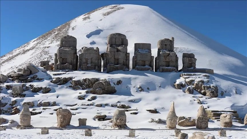 تركيا.. جبل نمرود يستقبل أكثر من نصف مليون زائر