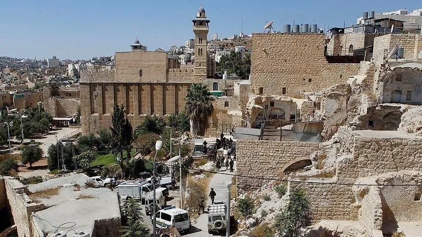 حماس: اقتحام المستوطنين مقام النبي موسى تعدٍ سافر