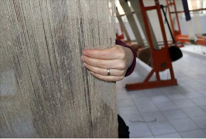 بسواعد نسائية.. سجاد تركي يزين منازل اليابانيين
