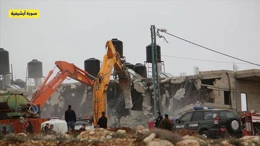 إسرائيل تخطر بهدم مسجد ومرافق مدرسة جنوبي الضفة 