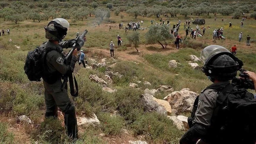 الجيش الإسرائيلي يعتقل 5 متظاهرين فلسطينيين ويصيب عشرات