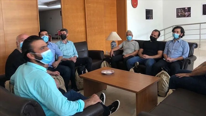 البحارة الأتراك المطلق سراحهم بنيجيريا يصلون إسطنبول الأحد