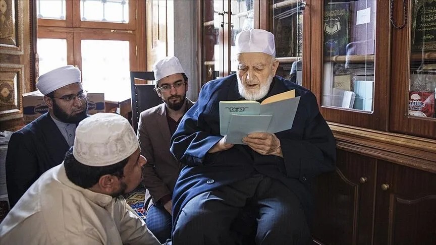 علماء فلسطين وحماس تعزيان تركيا بوفاة عالم الحديث محمد سراج 