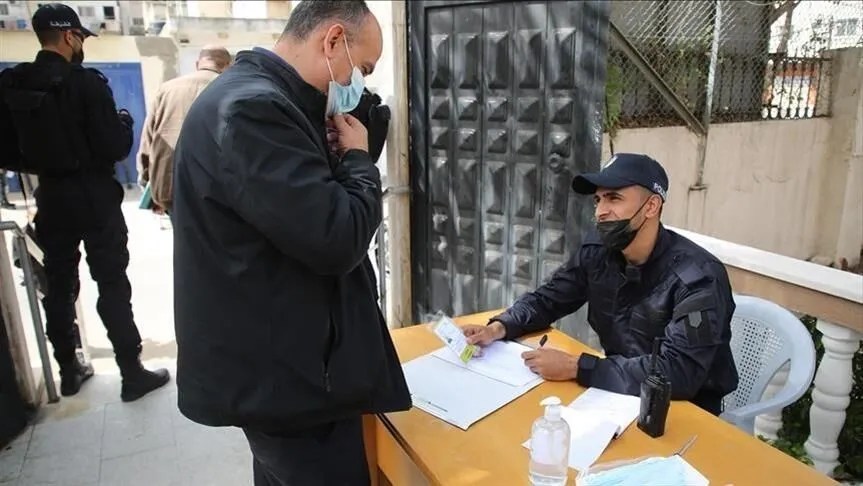 حماس تتقدم بتسجيل قائمتها للانتخابات التشريعية 