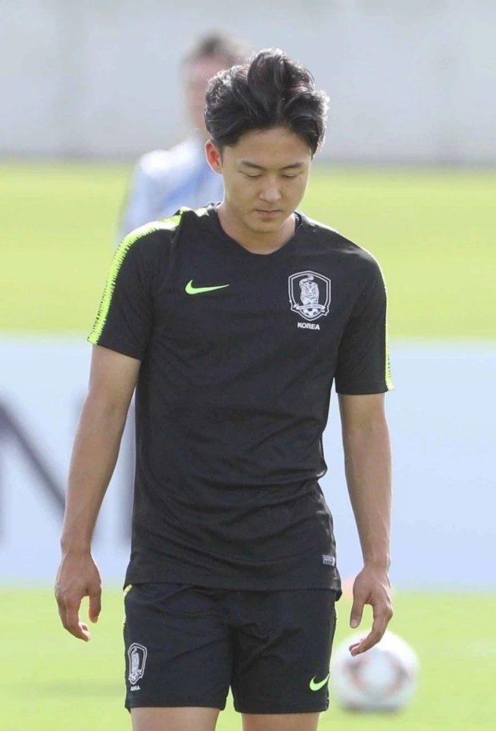 이승우가 전격적으로 국내 무대에 진출하면서 축구팬들의 관심을 모으고 있다. Ìììê²ìì Êµ° Ë©´ì ê¹ì§ Ë°ì Ì´ì¹ì° Ì ììí Ìµë Ìê¸° Ë§ìë¤ Ìí¤í¸ë¦¬