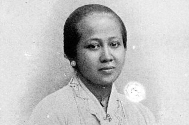 Teks biografi ini menceritakan tentang pahlawan nasional, yaitu ra kartini. Terlengkap 10 Contoh Teks Biografi Beserta Strukturnya