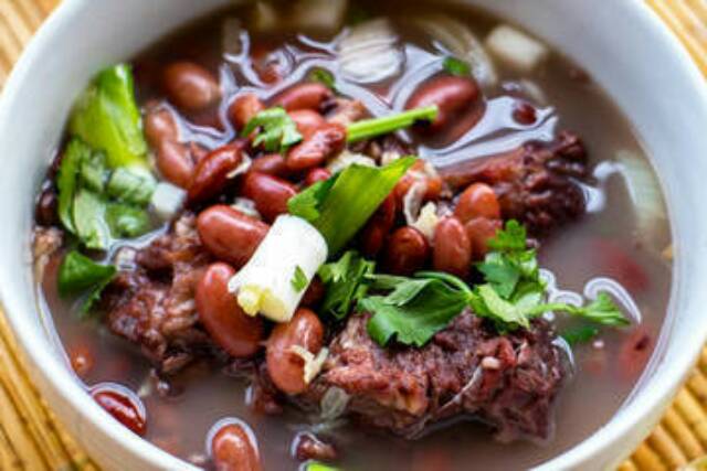 Some versions of ayam goreng are neither coated in batter nor flour, but seasoned richly with various spices. Tinutuan Brenebon Tulang Babi Shopee Indonesia